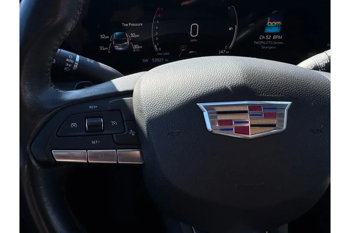 2024 XT4 Premium Luxury AWD image 8