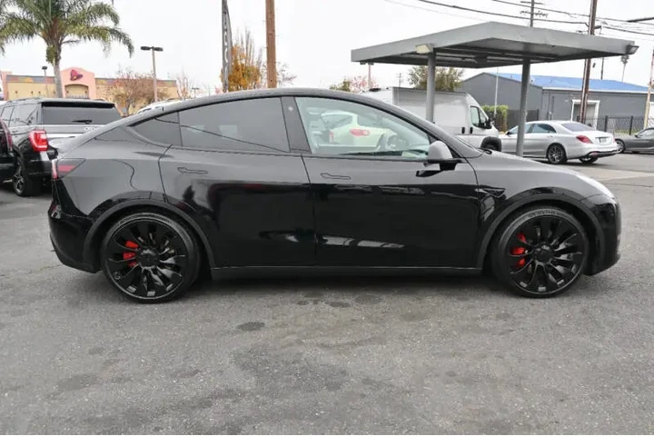 $21998 : 2023 Model Y Performance image 9