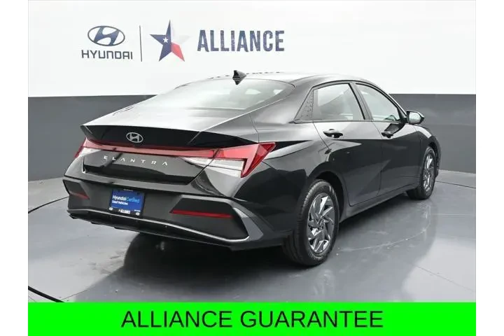 $18930 : Hyundai ELANTRA 2024 SEL 4dr image 7