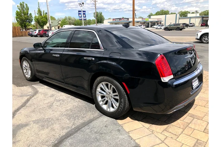 $17292 : 2017 300 C RWD image 4