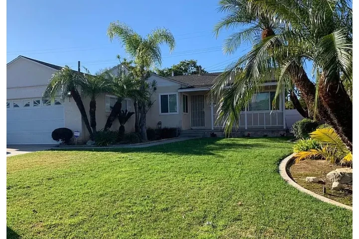 $1500 : 🍄Home Freshly Updated🍄 image 1