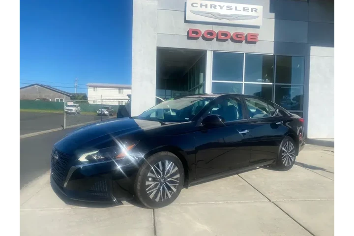 $19588 : Nissan Altima 2023 2.5 SV 4d image 2