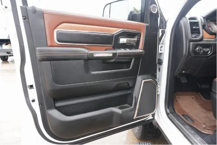 $39988 : Ram 2500 2019 4x4 Laramie Lo image 8