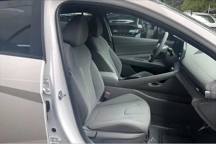 $22812 : Hyundai ELANTRA 2025 SEL Spo image 9