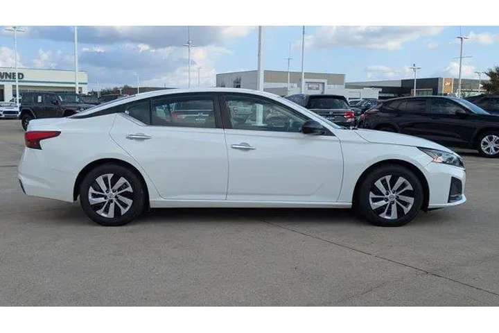 $18499 : Nissan Altima 2024 2.5 S 4dr image 2