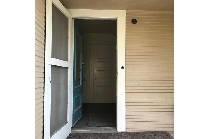 $1250 : 1 bedroom apt image 2