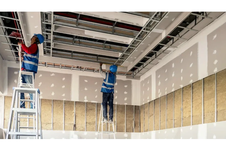 Oficial de obra blanca y obra image 3