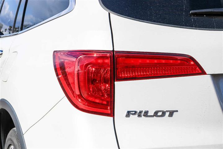 $23990 : Pre-Owned 2017 Honda Pilot El image 9