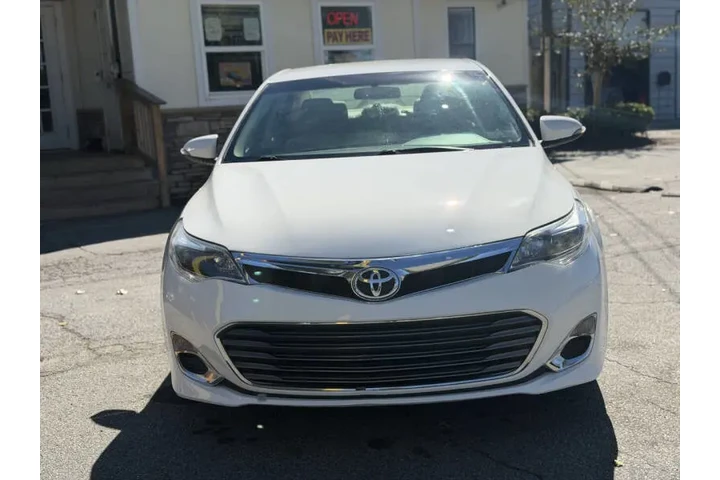2015 Avalon XLE image 8