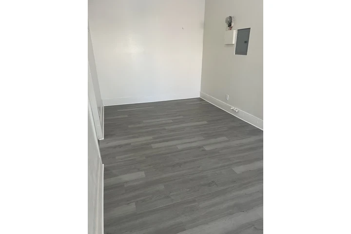 $1400 : Espacio Comercial image 4