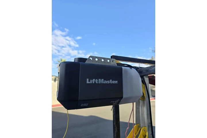 Garage door opener / motor image 1