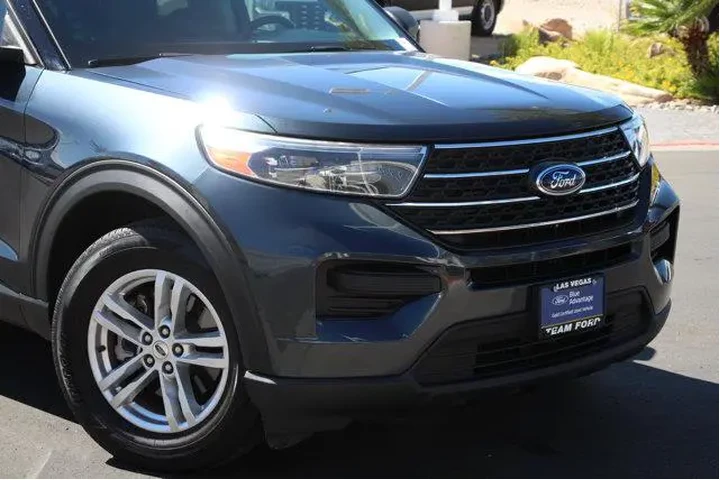 $27795 : Ford Explorer 2023 XLT 4dr S image 2
