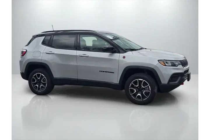$24999 : Jeep Compass 2024 4x4 Trailh image 4