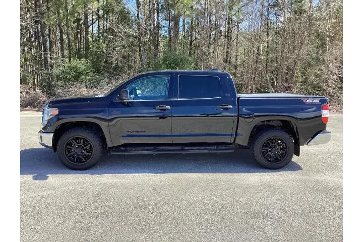 $35419 : Toyota Tundra 2021 4x4 SR5 4 image 6