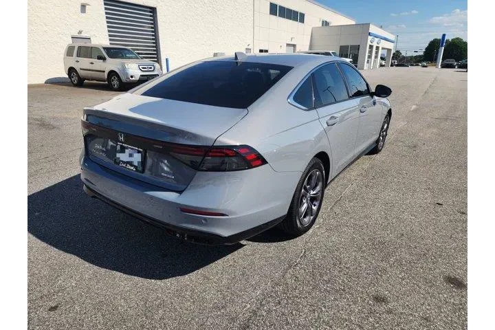 $27979 : Honda Accord Hybrid 2024 EX- image 6