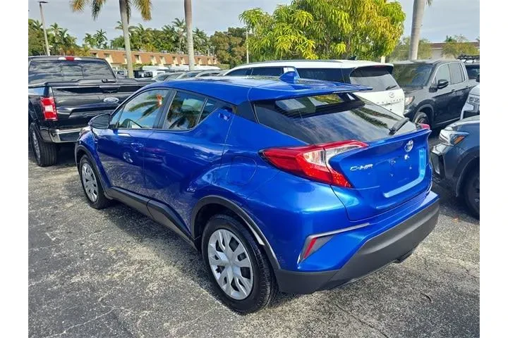 $14990 : Toyota C-HR 2020 LE 4dr Cros image 4