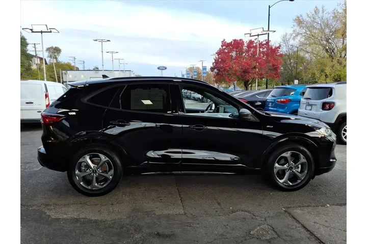 $24897 : Ford Escape 2023 ST-Line 4dr image 2