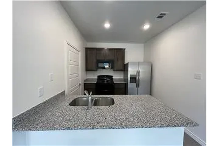 $1400 : Rental property with 3 bedro image 9