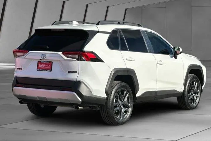 $31900 : Toyota RAV4 2024 AWD Adventu image 4