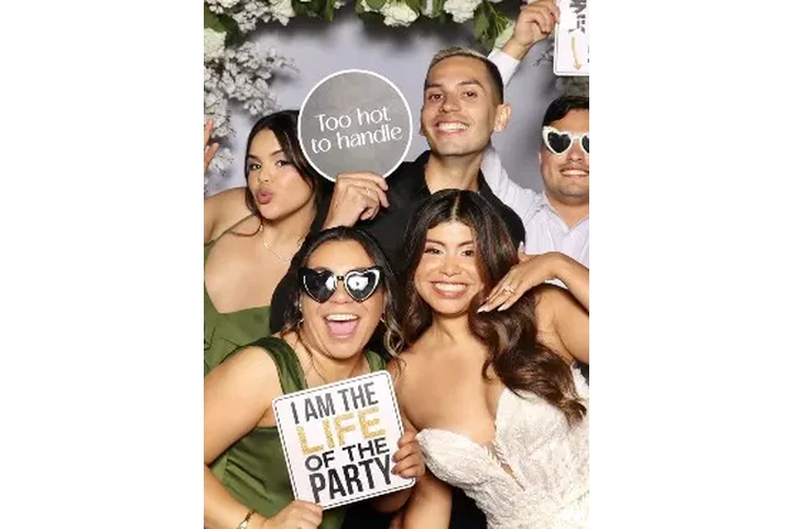 NIXIE PHOTO BOOTH image 4