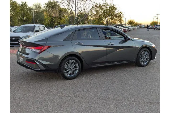 $18990 : Hyundai ELANTRA 2024 SEL 4dr image 4