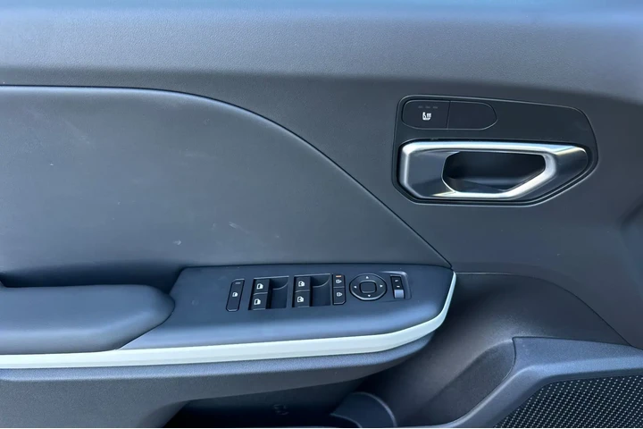 $26385 : New 2025 K4 GT-Line image 10