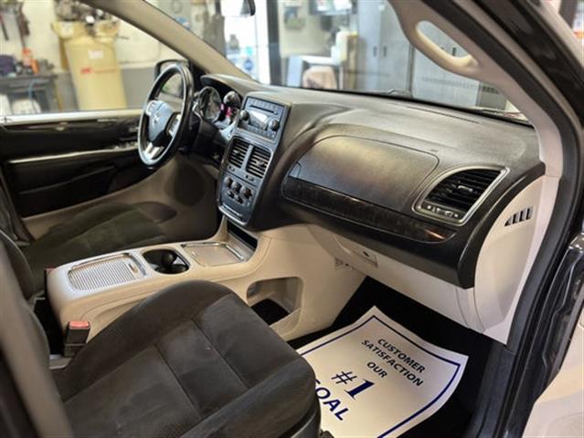 2015 Grand Caravan SXT image 9