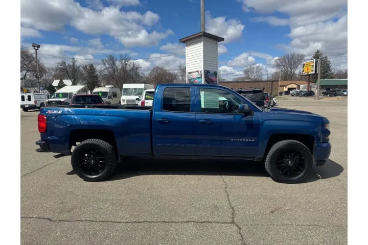 $16990 : 2017 Silverado 1500 LT Z71 image 6