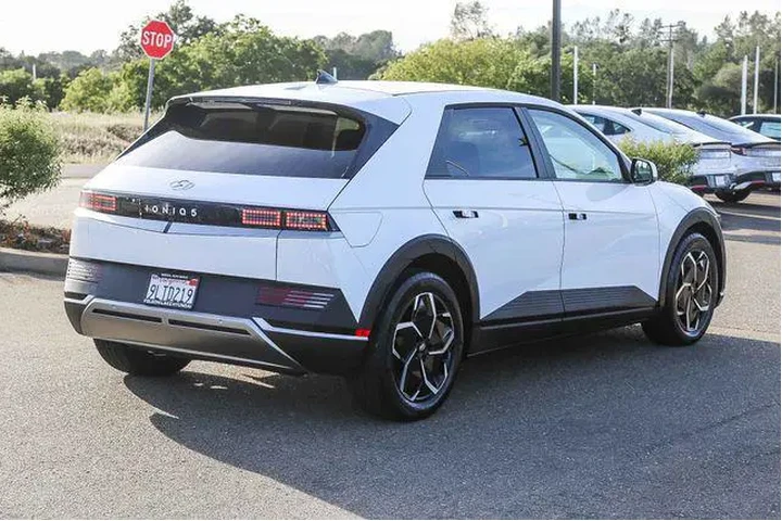 $25991 : Hyundai IONIQ 5 2024 SEL 4dr image 5