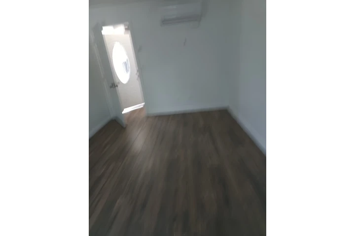 $8 : Renta image 1