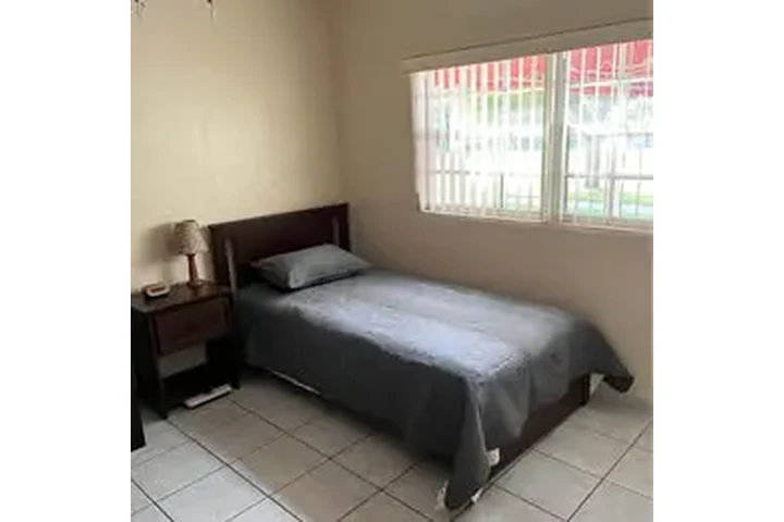 $825 : Habitacion amueblada para rent image 1