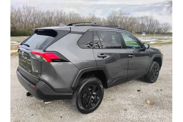 $15997 : 2019 RAV4 LE image 7