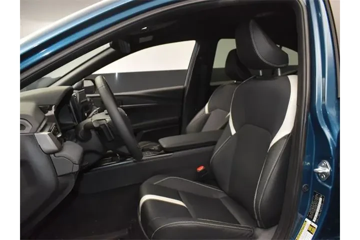 $25142 : Toyota Camry 2025 SE 4dr Sed image 9