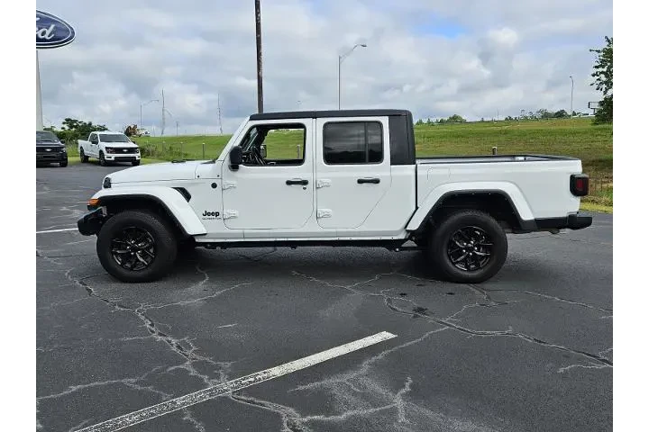 $25988 : Jeep Gladiator 2022 4x4 Spor image 4