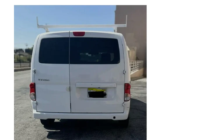 $13000 : 2018 CARGO VAN NV EN VENTA image 3