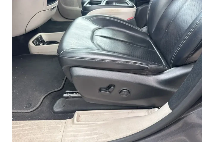 $15500 : Chrysler Voyager 2020 LXi 4d image 10