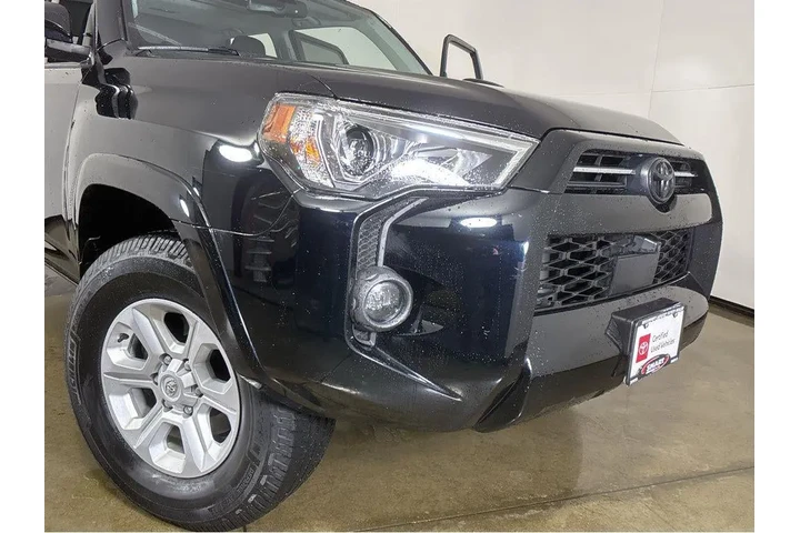 $41997 : Gold Certified2023 4 RUNNER S image 9