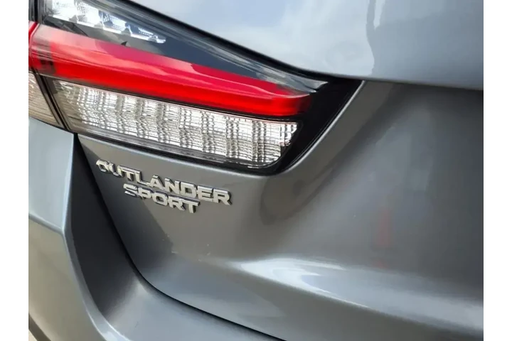 $18799 : Mitsubishi Outlander Sport 2 image 10