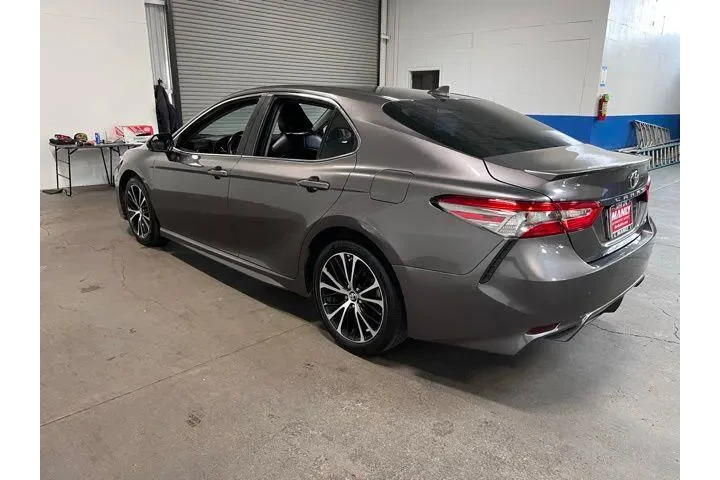 $22981 : Toyota Camry 2019 image 5