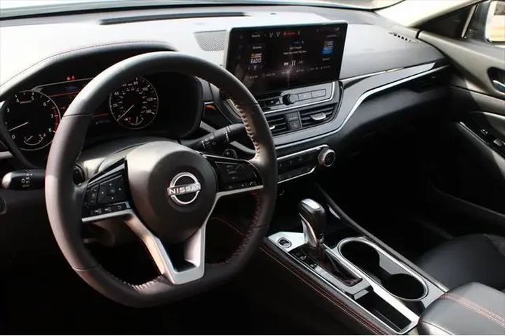 $22798 : Nissan Altima 2024 2.5 SR 4d image 2