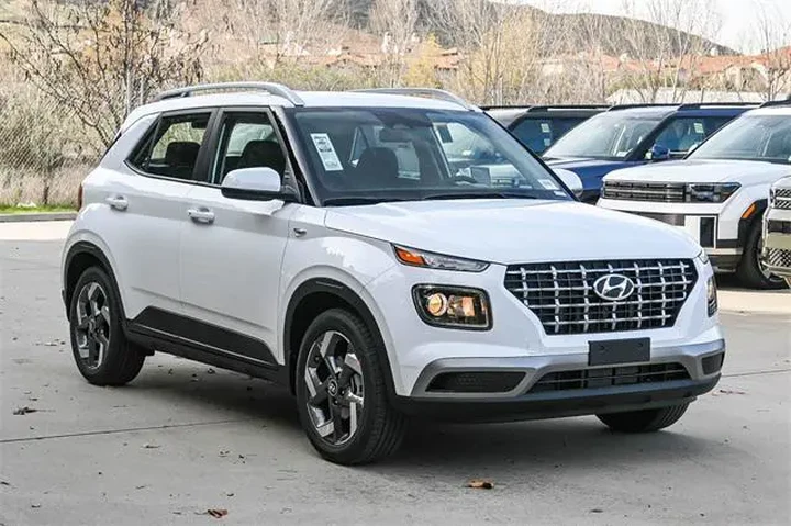 $25115 : Hyundai VENUE 2026 SEL 4dr C image 3
