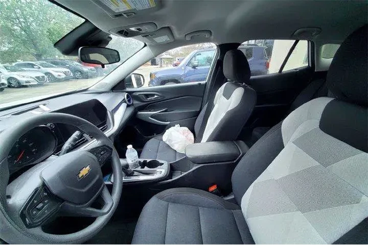 $19887 : Chevrolet Trax 2024 LS 4dr C image 9