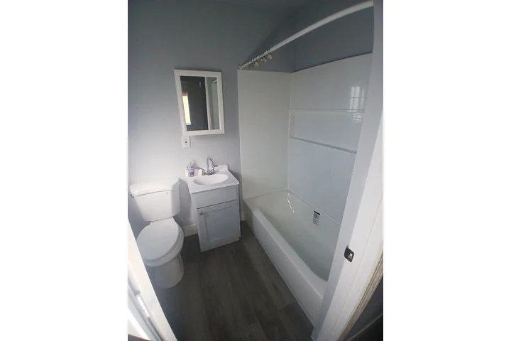 $1950 : 1 Rec. 1 Bano image 2