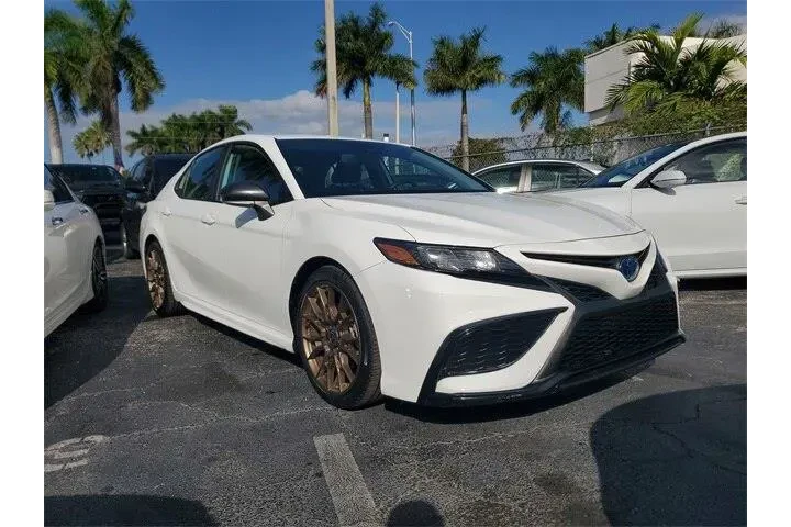 $25990 : Toyota Camry Hybrid 2023 SE image 2