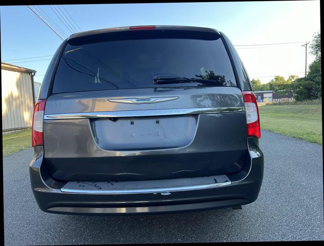 $8700 : 2015 CHRYSLER TOWN & COUNTRY2 image 7