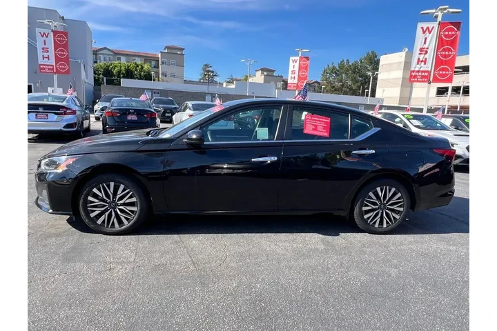 $18498 : Nissan Altima 2023 2.5 SV 4d image 2