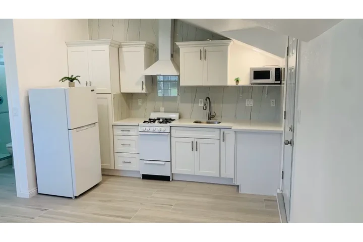 $1700 : RENTO-ESTUDIO Downey image 4