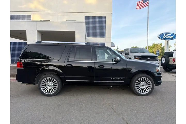 $16000 : Lincoln Navigator L 2017 4x4 image 6