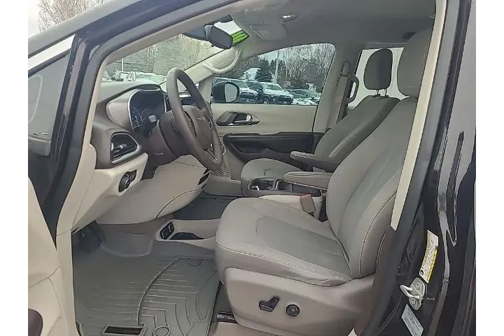 $13669 : Chrysler Pacifica 2017 Touri image 10