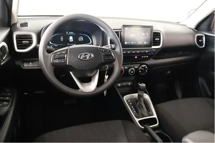 $21226 : Hyundai VENUE 2026 SE 4dr Cr image 2